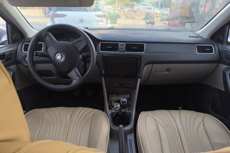 Used Skoda Rapid 2016 1.6L Manual Trend Edition Center Console
