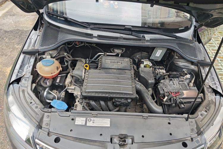 Used Skoda Rapid 2016 1.6L Automatic Front-Wheel Drive Model Engine Bay