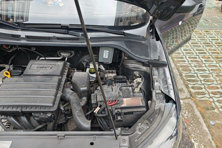 Used Skoda Rapid 2016 1.6L Automatic Front-Wheel Drive Model Engine Bay Left