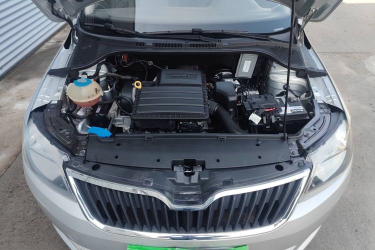 Used Skoda Rapid 2016 1.4L Manual Front-Wheel Drive Model Engine Bay