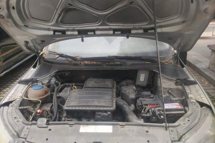 Used Skoda Rapid 2016 1.6L Manual Front-Wheel-Drive Version Engine Bay