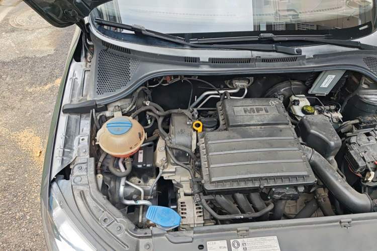 Used Skoda Rapid 2016 1.6L Automatic Front-Wheel Drive Model Engine Bay Right