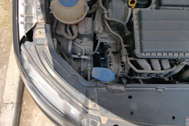 Used Skoda Rapid 2016 1.6L Automatic Chuanxing Edition Engine Bay Right