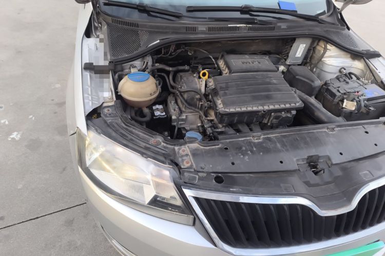 Used Skoda Rapid 2016 1.6L Manual Trend Edition Engine Bay Right