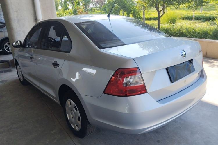 Used Skoda Rapid 2016 1.4L Manual Front-Wheel Drive Model Exterior 2