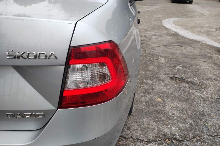 Used Skoda Rapid 2016 1.4L Manual Front-Wheel Drive Model Exterior 3