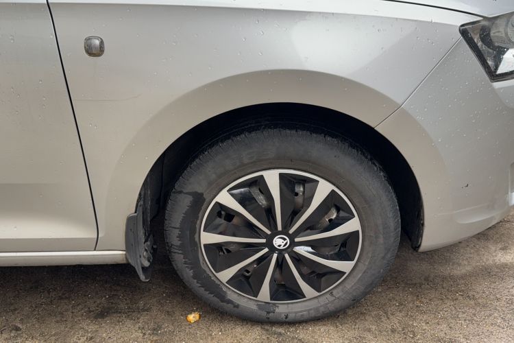 Used Skoda Rapid 2016 1.4L Manual Front-Wheel Drive Model Exterior 4