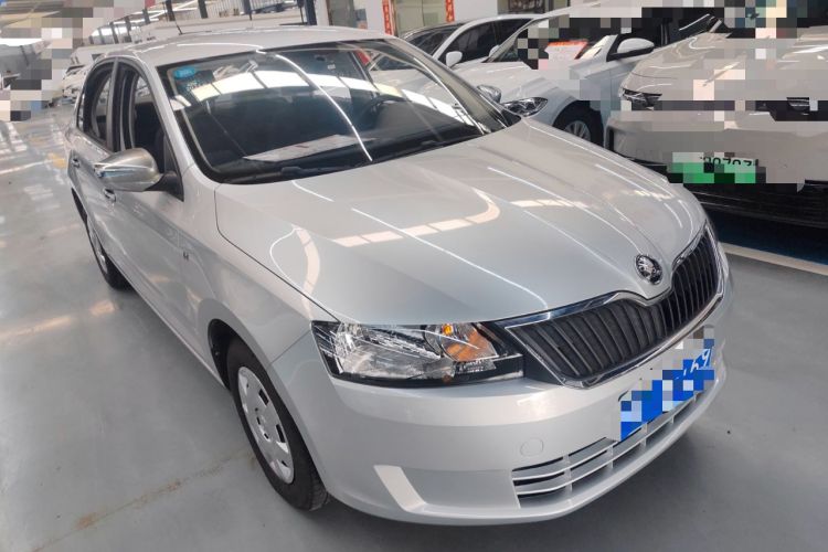 Used Skoda Rapid 2016 1.6L Automatic Front-Wheel Drive Model Front Right 45 Deg