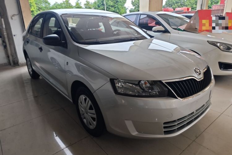 Used Skoda Rapid 2016 1.6L Automatic Front-Wheel Drive Model Front Right 45 Deg