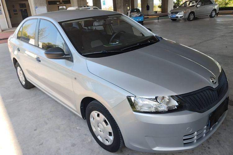 Used Skoda Rapid 2016 1.4L Manual Front-Wheel Drive Model Front Right 45 Deg