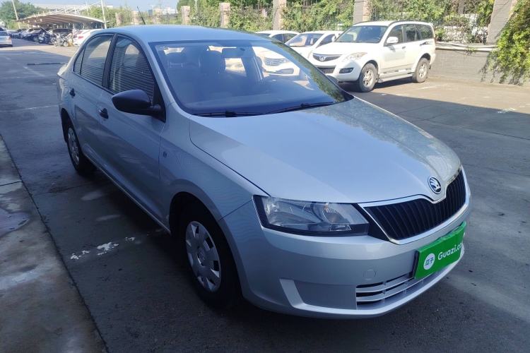 Used Skoda Rapid 2016 1.4L Manual Front-Wheel Drive Model Front Right 45 Deg