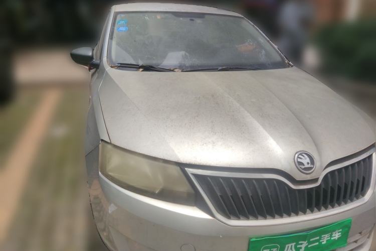 Used Skoda Rapid 2016 1.6L Manual Front-Wheel-Drive Version Front Right 45 Deg