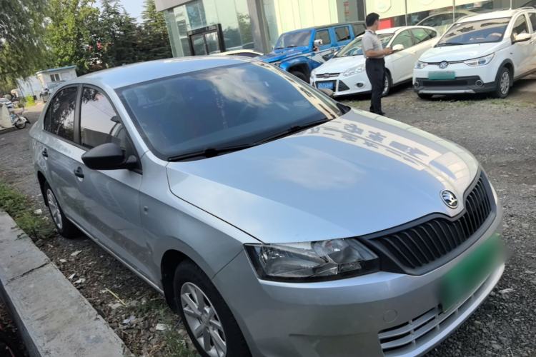 Used Skoda Rapid 2016 1.4L Manual Front-Wheel Drive Model Front Right 45 Deg