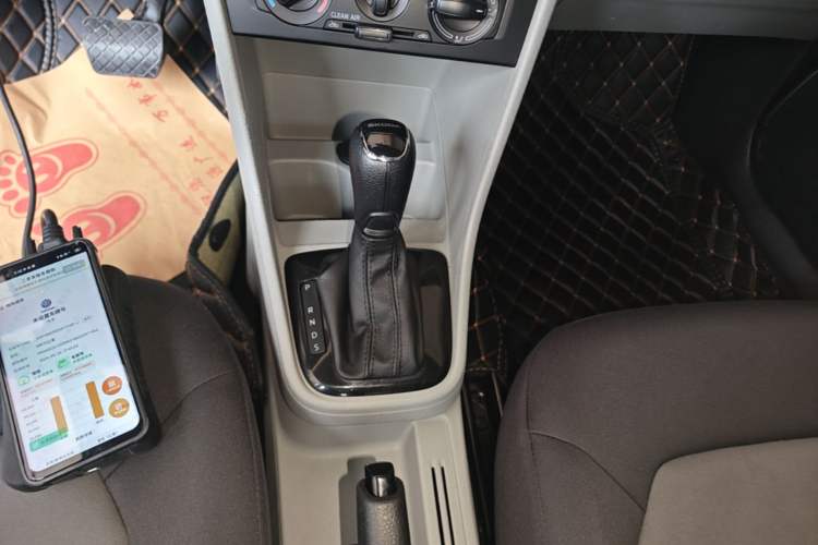 Used Skoda Rapid 2016 1.6L Automatic Front-Wheel Drive Model Gear Lever