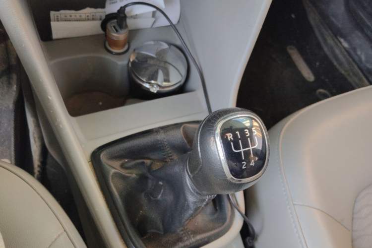 Used Skoda Rapid 2016 1.6L Manual Trend Edition Gear Lever