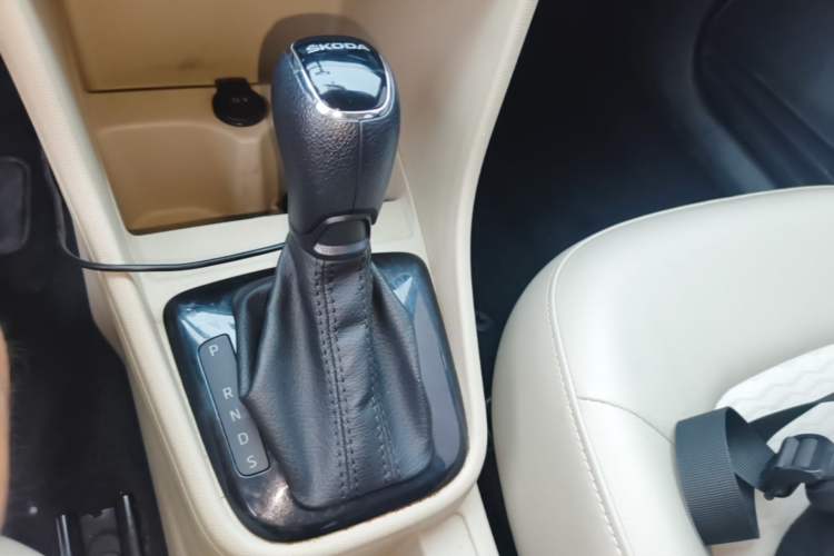 Used Skoda Rapid 2016 1.6L Automatic Chuanxing Edition Gear Lever