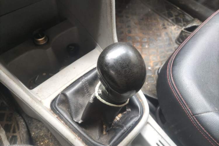 Used Skoda Rapid 2016 1.6L Manual Front-Wheel-Drive Version Gear Lever