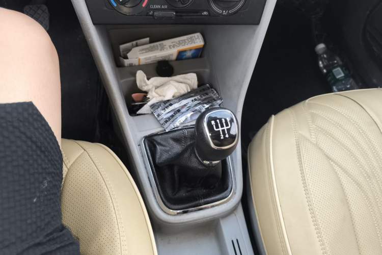 Used Skoda Rapid 2016 1.6L Manual Trend Edition Gear Lever