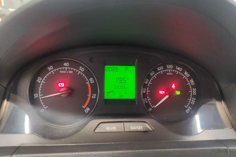 Used Skoda Rapid 2016 1.6L Automatic Front-Wheel Drive Model Instrument Cluster