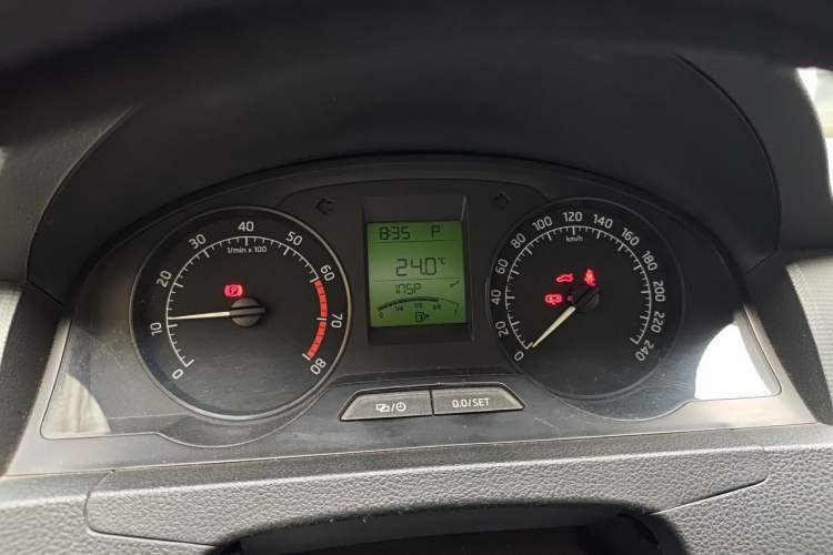 Used Skoda Rapid 2016 1.6L Automatic Front-Wheel Drive Model Instrument Cluster