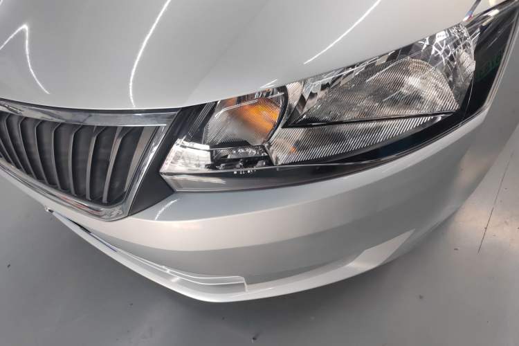 Used Skoda Rapid 2016 1.6L Automatic Front-Wheel Drive Model Left Front Headlight