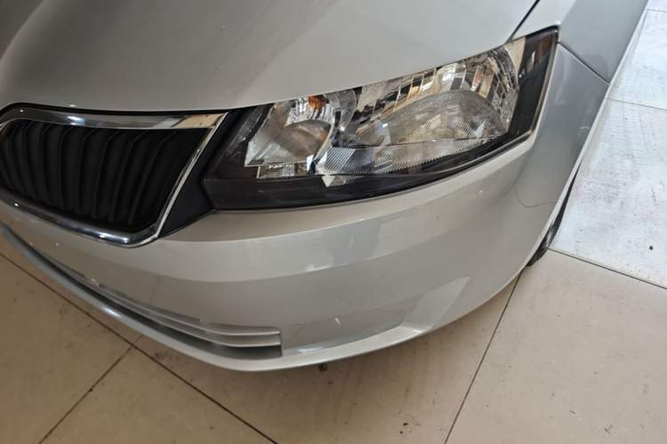 Used Skoda Rapid 2016 1.6L Automatic Front-Wheel Drive Model Left Front Headlight