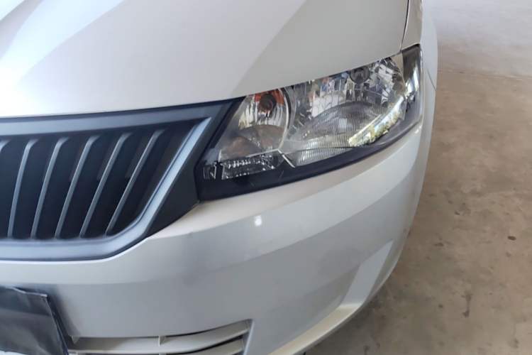 Used Skoda Rapid 2016 1.4L Manual Front-Wheel Drive Model Left Front Headlight