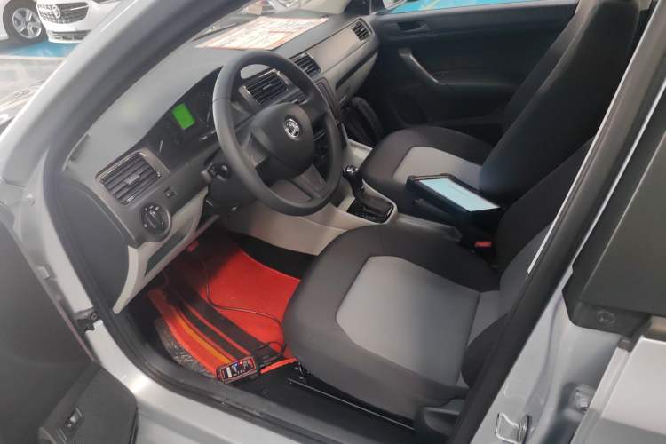 Used Skoda Rapid 2016 1.6L Automatic Front-Wheel Drive Model Left Front Seat