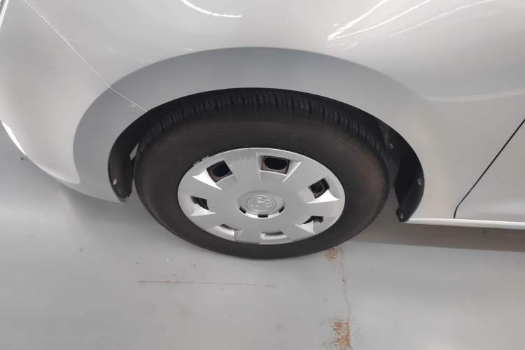 Used Skoda Rapid 2016 1.6L Automatic Front-Wheel Drive Model Left Front Wheel Hub