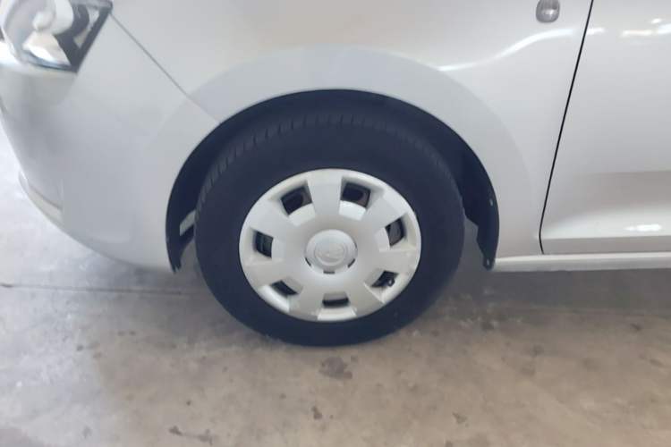 Used Skoda Rapid 2016 1.4L Manual Front-Wheel Drive Model Left Front Wheel Hub