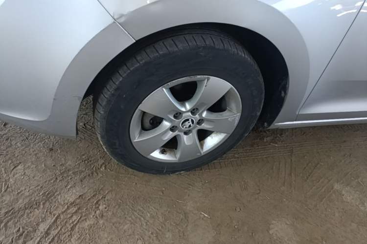 Used Skoda Rapid 2016 1.6L Manual Front-Wheel-Drive Version Left Front Wheel Hub