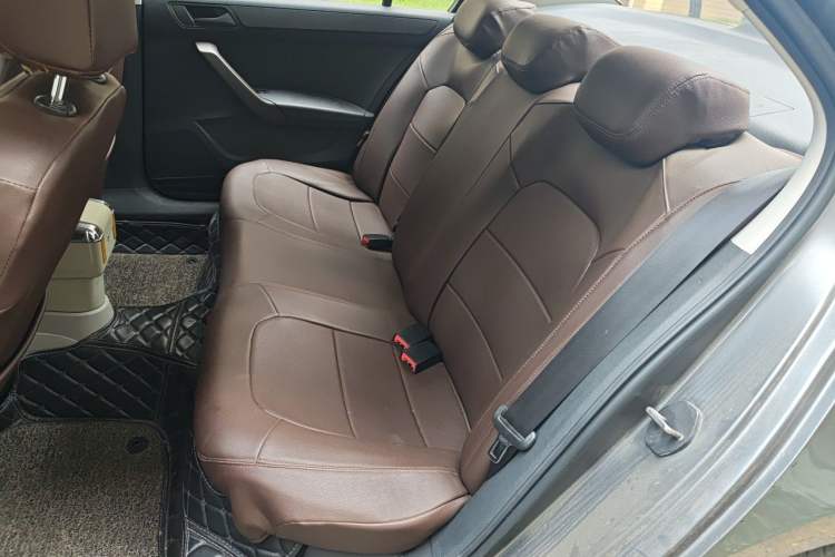 Used Skoda Rapid 2016 1.6L Automatic Front-Wheel Drive Model Left Rear Seat