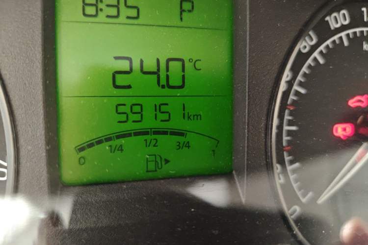 Used Skoda Rapid 2016 1.6L Automatic Front-Wheel Drive Model Odometer Close Up