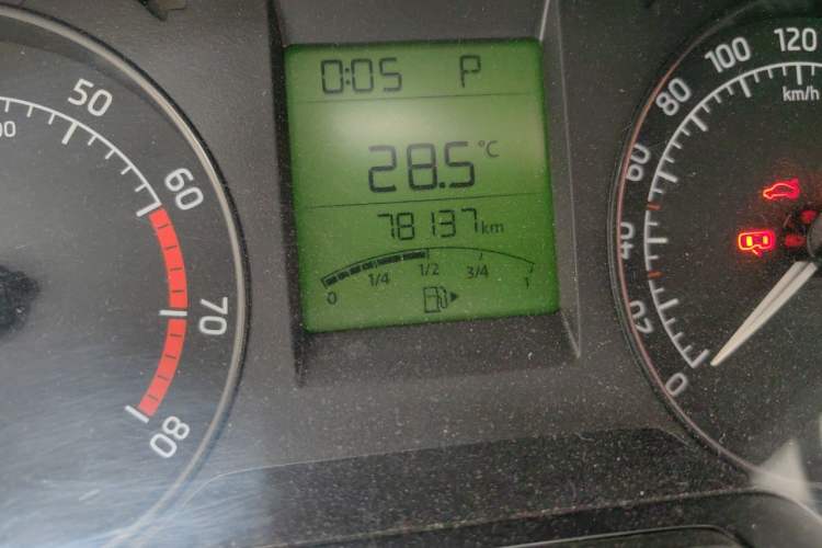 Used Skoda Rapid 2016 1.6L Automatic Chuanxing Edition Odometer Close Up