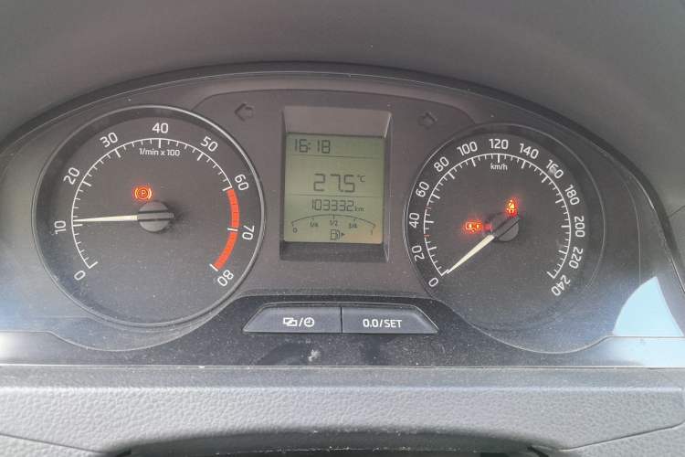 Used Skoda Rapid 2016 1.4L Manual Front-Wheel Drive Model Odometer Close Up