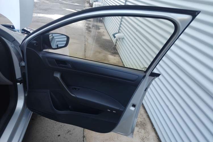 Used Skoda Rapid 2016 1.4L Manual Front-Wheel Drive Model Right Front Door Interior