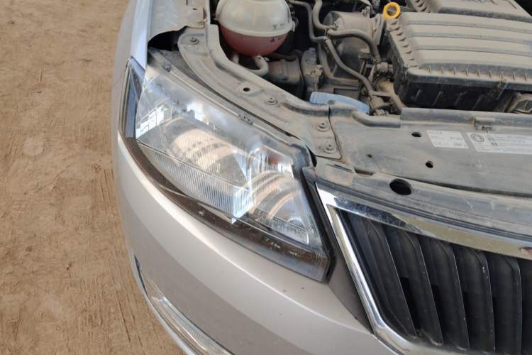 Used Skoda Rapid 2016 1.6L Manual Trend Edition Right Front Headlight