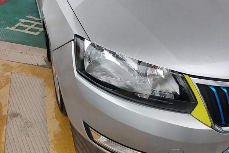 Used Skoda Rapid 2016 1.6L Manual Trend Edition Right Front Headlight