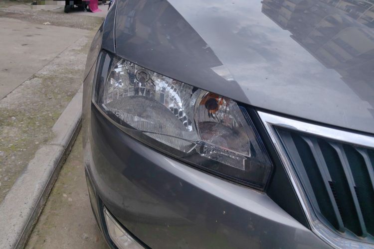 Used Skoda Rapid 2016 1.6L Automatic Chuanxing Edition Right Front Headlight