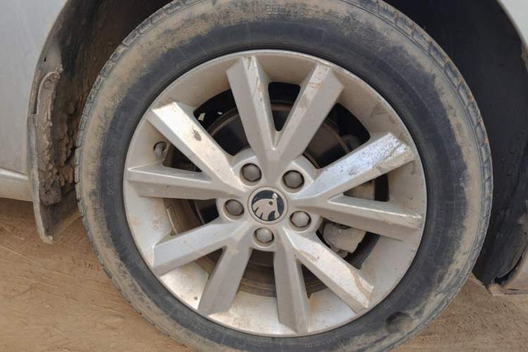 Used Skoda Rapid 2016 1.6L Manual Trend Edition Right Front Wheel Hub