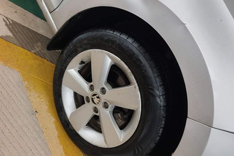 Used Skoda Rapid 2016 1.6L Manual Trend Edition Right Front Wheel Hub
