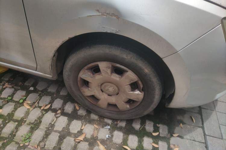 Used Skoda Rapid 2016 1.6L Manual Front-Wheel-Drive Version Right Front Wheel Hub