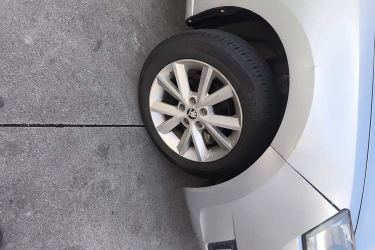 Used Skoda Rapid 2016 1.6L Manual Trend Edition Right Front Wheel Hub