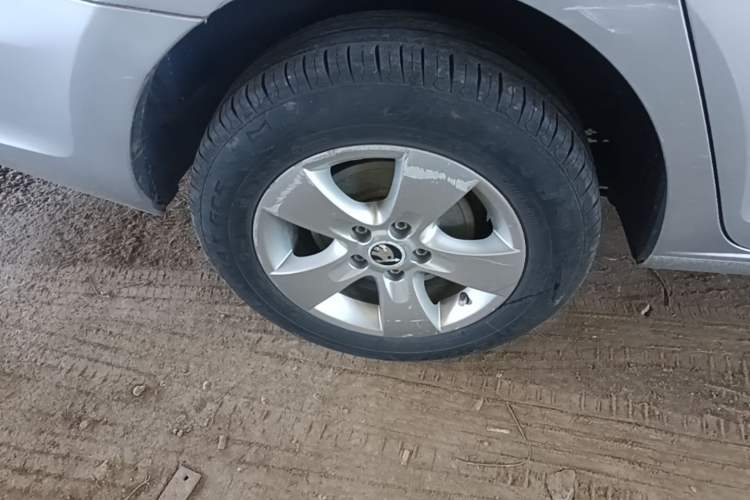 Used Skoda Rapid 2016 1.6L Manual Front-Wheel-Drive Version Right Rear Wheel Hub