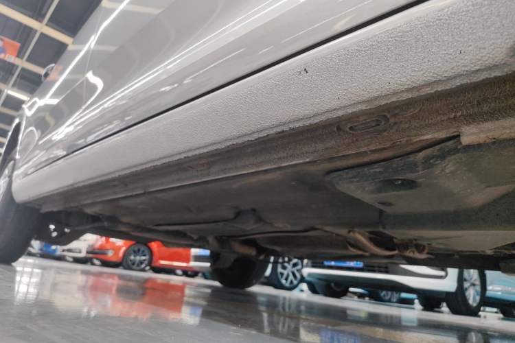 Used Skoda Rapid 2016 1.6L Automatic Front-Wheel Drive Model Right Side Sill