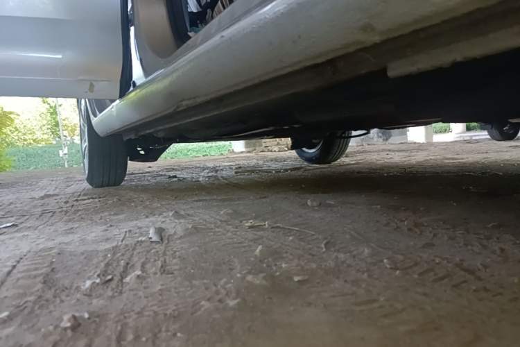 Used Skoda Rapid 2016 1.6L Manual Front-Wheel-Drive Version Right Side Sill