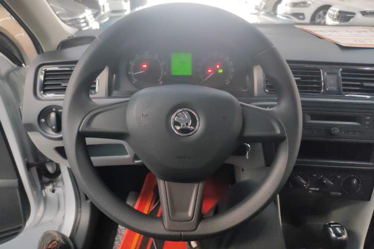 Used Skoda Rapid 2016 1.6L Automatic Front-Wheel Drive Model Steering Wheel
