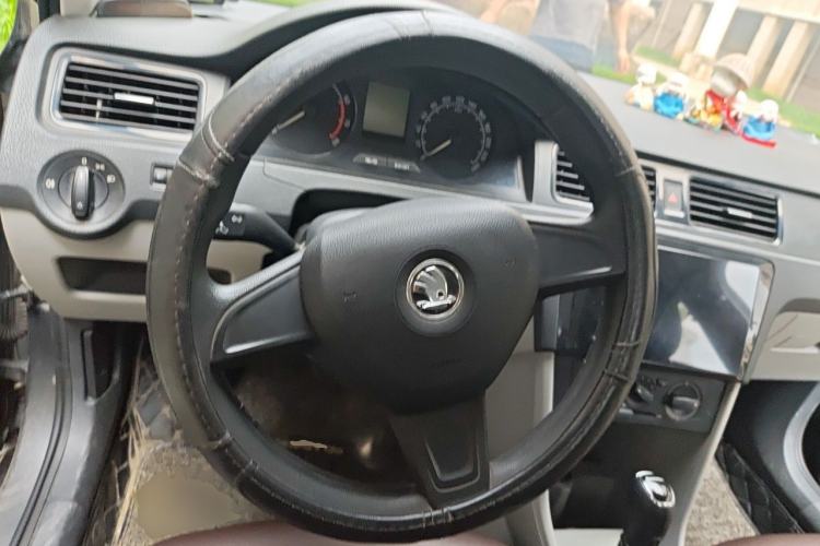 Used Skoda Rapid 2016 1.6L Automatic Front-Wheel Drive Model Steering Wheel