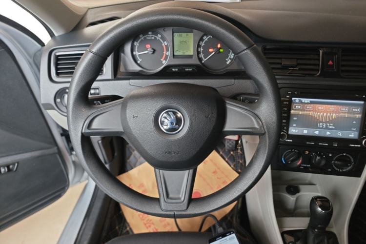 Used Skoda Rapid 2016 1.6L Automatic Front-Wheel Drive Model Steering Wheel