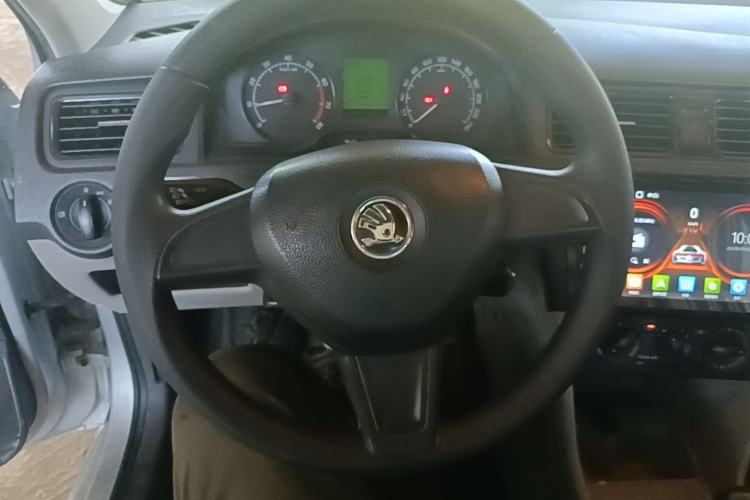 Used Skoda Rapid 2016 1.6L Manual Front-Wheel-Drive Version Steering Wheel